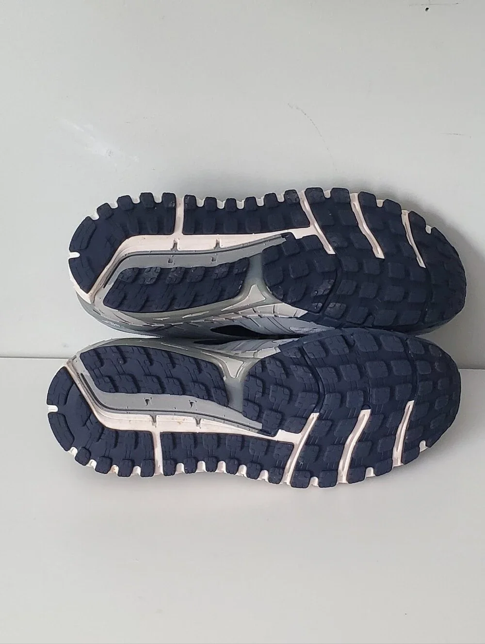 Brooks Men's Beast 18 Extra Wide 4E Road Running Sneakers Size 12